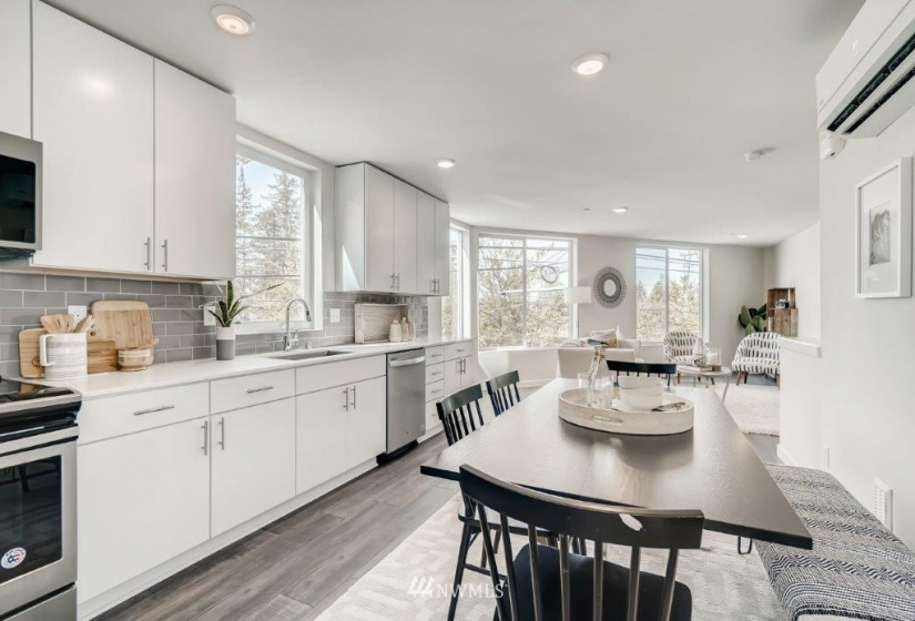 7140 B Beacon, Seattle, Washington 98108, 2 Bedrooms Bedrooms, ,1 BathroomBathrooms,Residential,For Sale,Helio,Beacon,NWM1870001