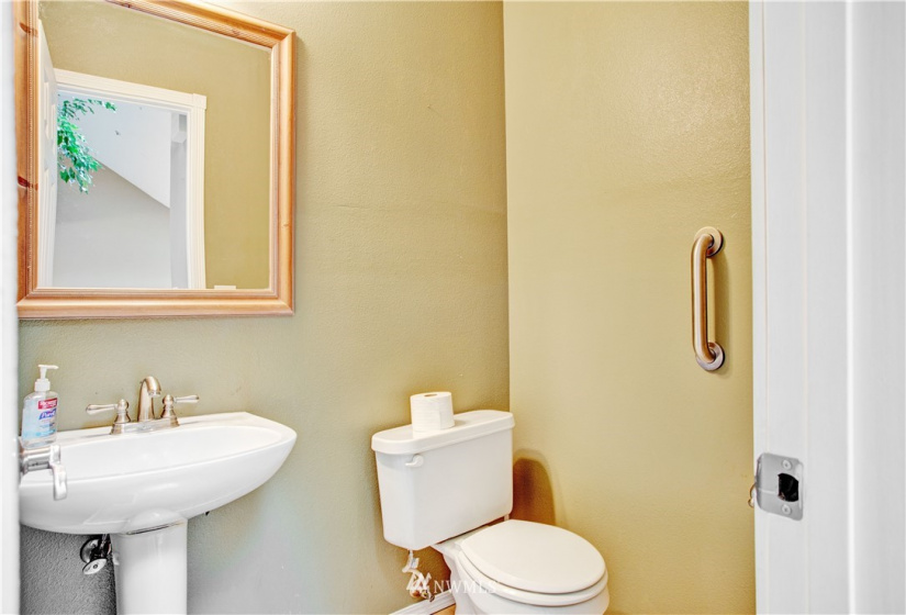 2517 215th, Spanaway, Washington 98387, 3 Bedrooms Bedrooms, ,1 BathroomBathrooms,Residential,For Sale,215th,NWM1870717