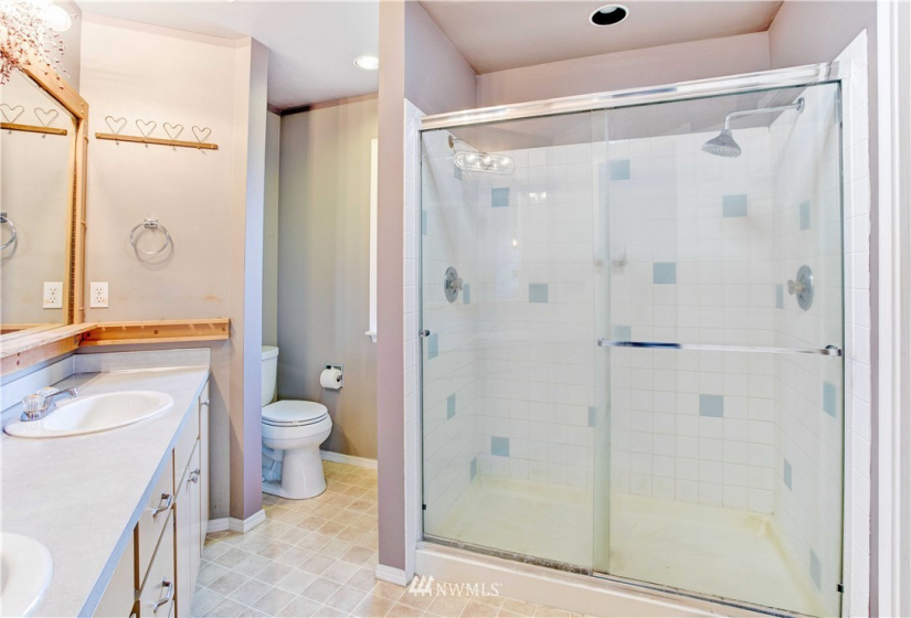 2517 215th, Spanaway, Washington 98387, 3 Bedrooms Bedrooms, ,1 BathroomBathrooms,Residential,For Sale,215th,NWM1870717