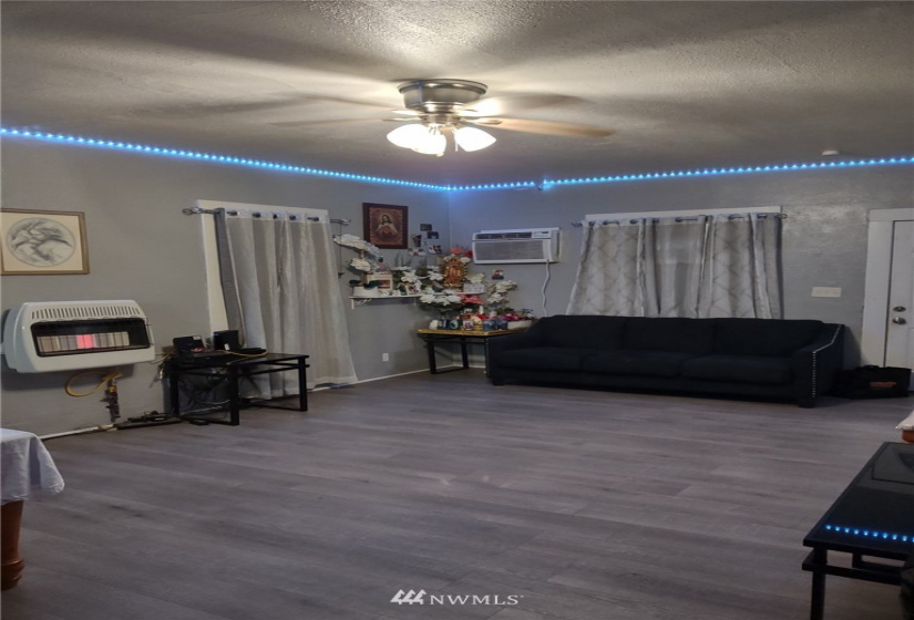 910 8th Ave, Walla Walla, Washington 99362, 2 Bedrooms Bedrooms, ,1 BathroomBathrooms,Residential,For Sale,8th Ave,NWM1872021