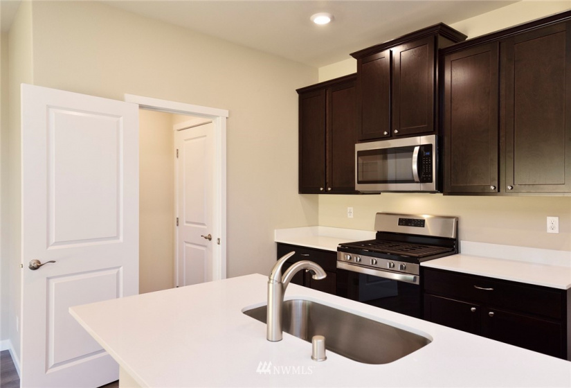 112 Russell, Bremerton, Washington 98312, 4 Bedrooms Bedrooms, ,2 BathroomsBathrooms,Residential,For Sale,Bay Vista,Russell,NWM1872690