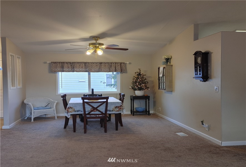 201 Oakview, Centralia, Washington 98531, 3 Bedrooms Bedrooms, ,Manufactured In Park,For Sale,Oakview,NWM1864610