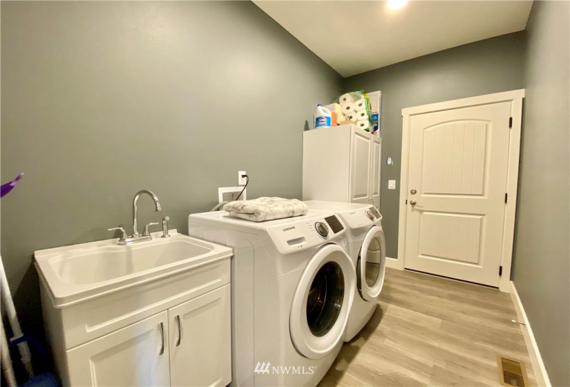 2218 Spruce, Moses Lake, Washington 98837, 3 Bedrooms Bedrooms, ,2 BathroomsBathrooms,Residential,For Sale,Spruce,NWM1877142