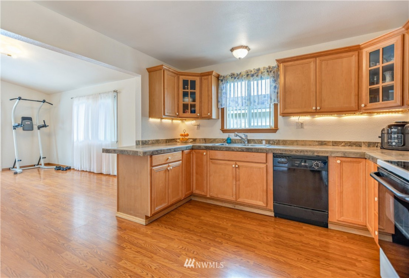 328 6th, Auburn, Washington 98002, 3 Bedrooms Bedrooms, ,1 BathroomBathrooms,Residential,For Sale,James W. Warren First Addition to Auburn,6th,NWM1874736