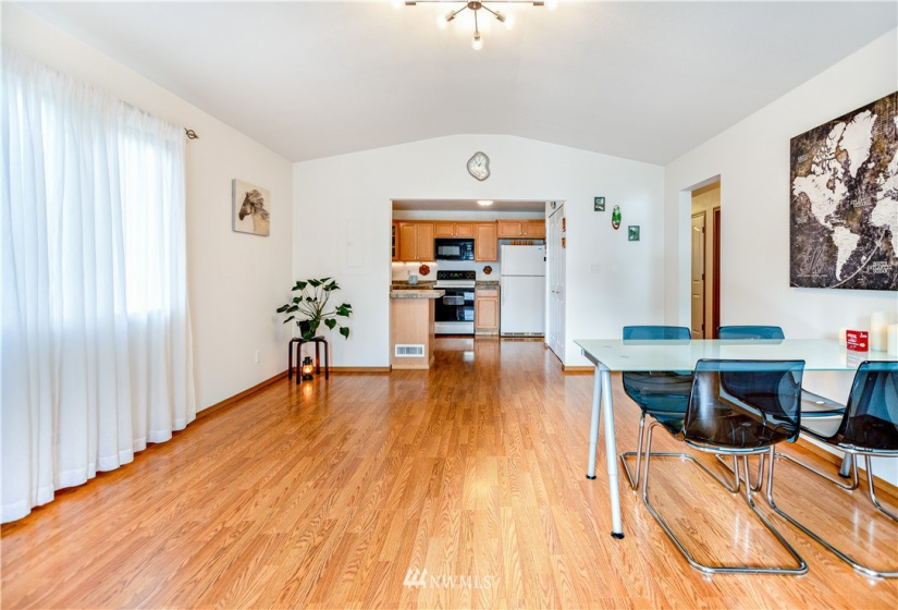 328 6th, Auburn, Washington 98002, 3 Bedrooms Bedrooms, ,1 BathroomBathrooms,Residential,For Sale,James W. Warren First Addition to Auburn,6th,NWM1874736