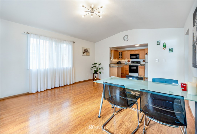 328 6th, Auburn, Washington 98002, 3 Bedrooms Bedrooms, ,1 BathroomBathrooms,Residential,For Sale,James W. Warren First Addition to Auburn,6th,NWM1874736