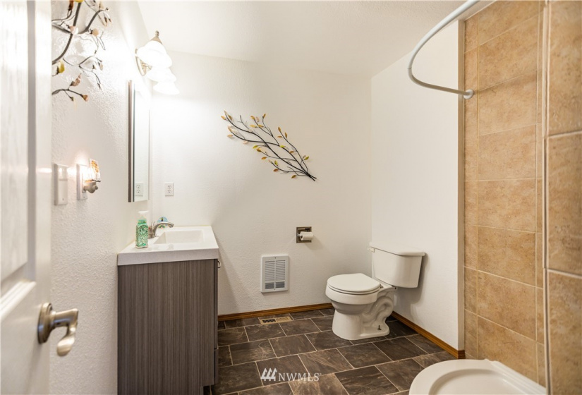 328 6th, Auburn, Washington 98002, 3 Bedrooms Bedrooms, ,1 BathroomBathrooms,Residential,For Sale,James W. Warren First Addition to Auburn,6th,NWM1874736