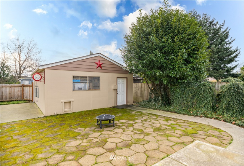 328 6th, Auburn, Washington 98002, 3 Bedrooms Bedrooms, ,1 BathroomBathrooms,Residential,For Sale,James W. Warren First Addition to Auburn,6th,NWM1874736