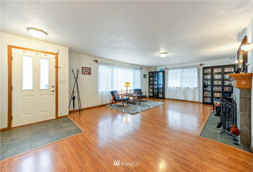 328 6th, Auburn, Washington 98002, 3 Bedrooms Bedrooms, ,1 BathroomBathrooms,Residential,For Sale,James W. Warren First Addition to Auburn,6th,NWM1874736