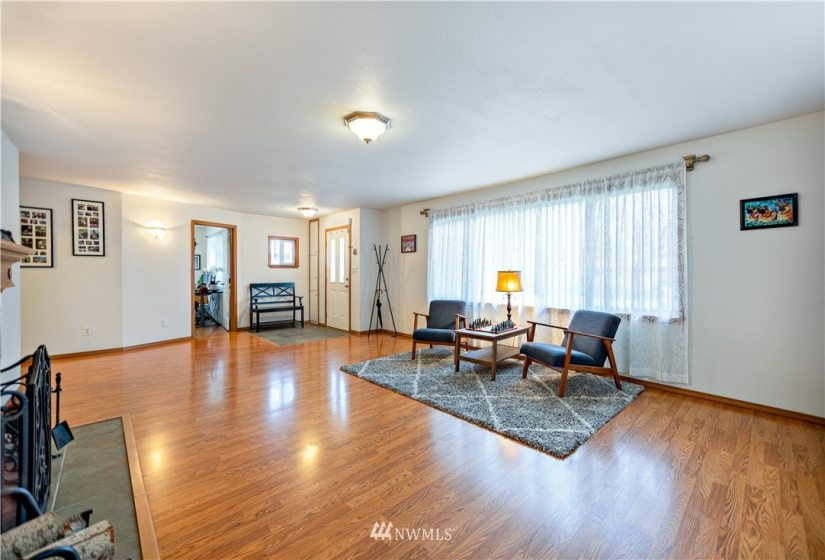 328 6th, Auburn, Washington 98002, 3 Bedrooms Bedrooms, ,1 BathroomBathrooms,Residential,For Sale,James W. Warren First Addition to Auburn,6th,NWM1874736