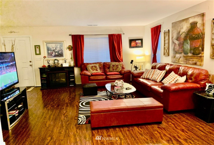 2018 39th, Tacoma, Washington 98404, 3 Bedrooms Bedrooms, ,1 BathroomBathrooms,Residential,For Sale,39th,NWM1876817